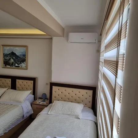 Double17 דירה Gjirokastër